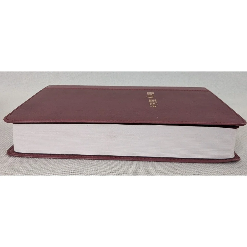 HarperCollins NRSV Catholic Gift Bible Unisex OS Burgundy  Gift Edition